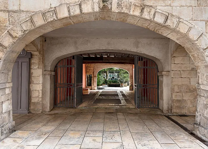 Maison Des Ambassadeurs La Rochelle 